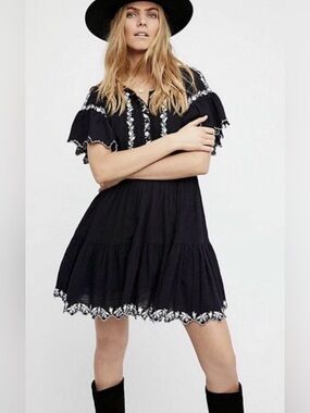 FREE PEOPLE Santiago
Mini Dress Gauze
Embroidered Cotton Black XS